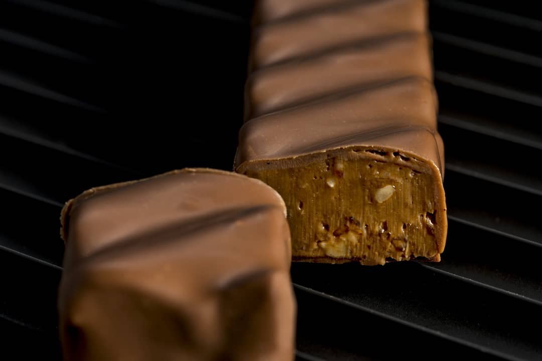 巧克力含有可可碱对多种动物有毒但对人类来说