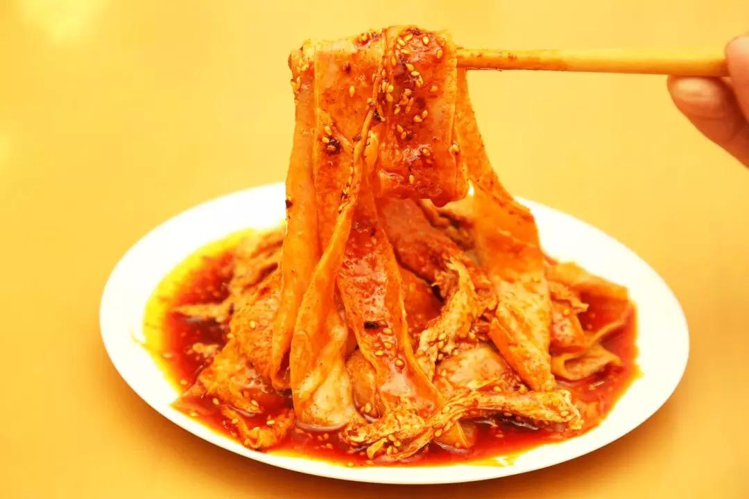 钟楼这家店凭着一碗面火遍西安!|钟楼|面皮|臊子面_新浪新闻