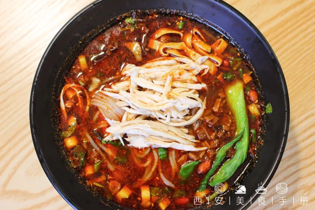 鸡丝米线相对于前面两款来说,算是非常清新了.