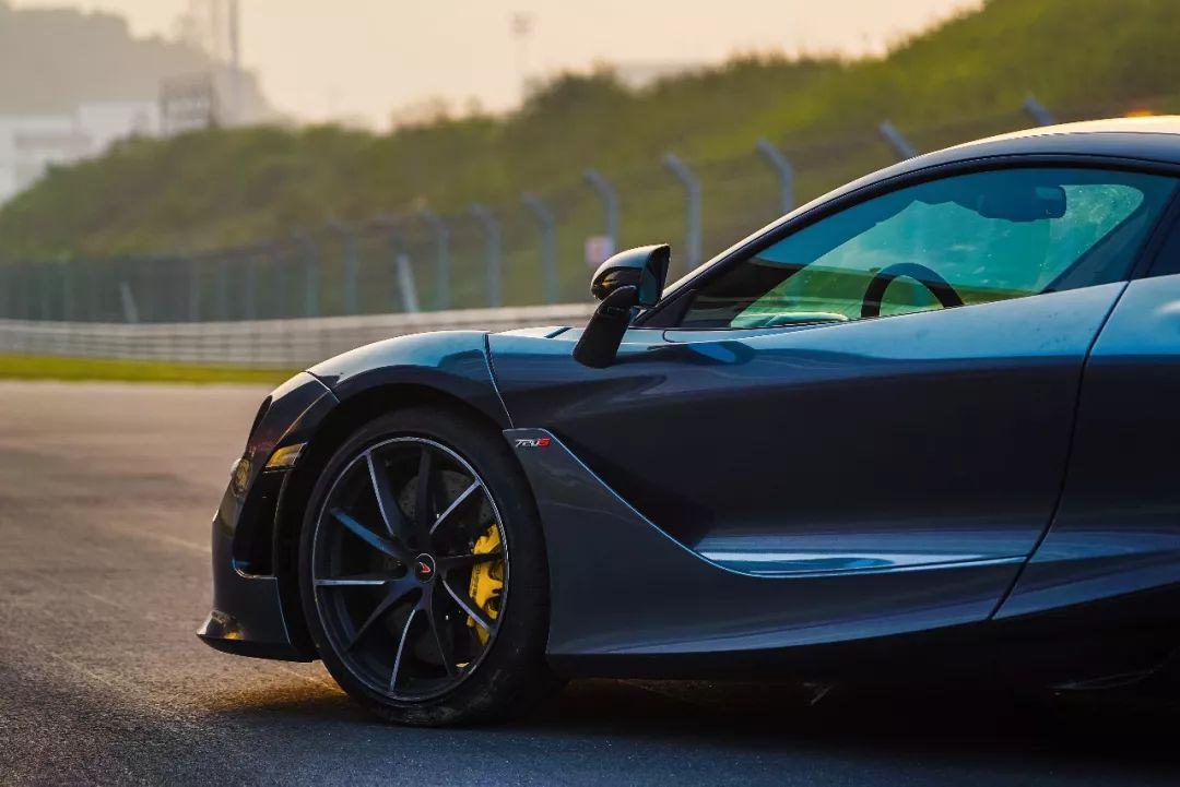 满世界的好评, 还是不如亲手一试——迈凯伦720s国内赛道首试