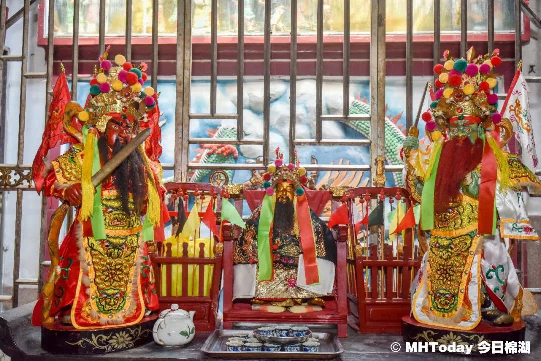 老爷簪花八成潮汕人没见过老爷也要穿新衣