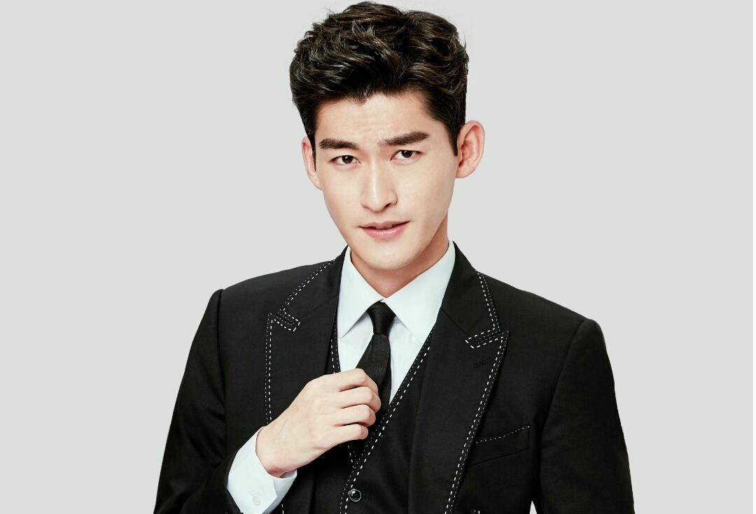 张翰王丽坤邮轮转战陆地被偶遇,实力男神与女神身高差甜萌