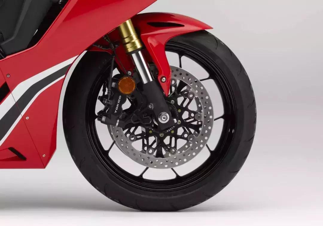 不如来个红红火火过大年, 新款本田“火刃”CBR1000RR开始预定-新浪汽车
