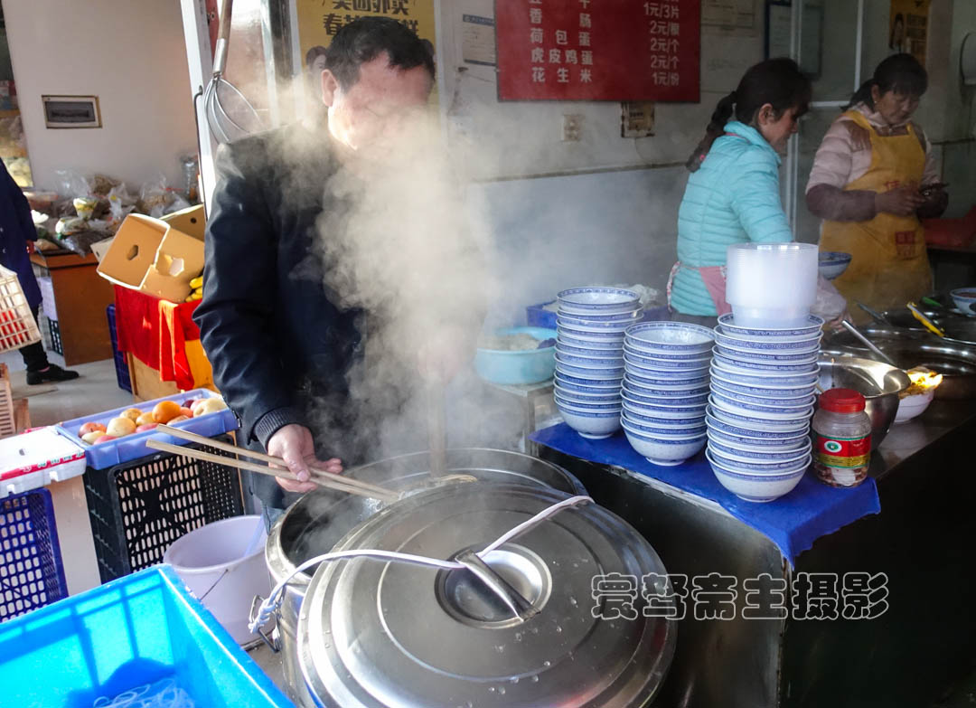 景德镇街边物美价廉的湖南牛肉粉味道正宗深受当地人的喜爱