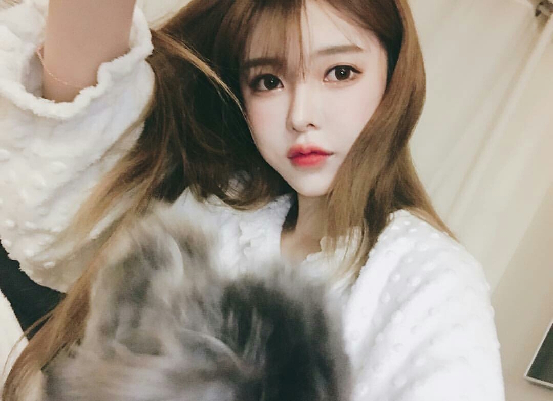 亚洲第一美少女阿英又双叒玩绝地求生5杀吃鸡沉迷其中