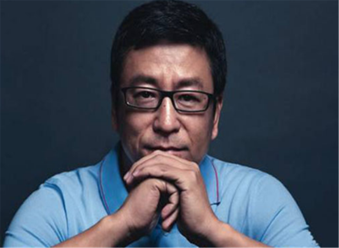 国足爆冷输球,球迷吐槽足协不作为,看看白岩松怎么说的