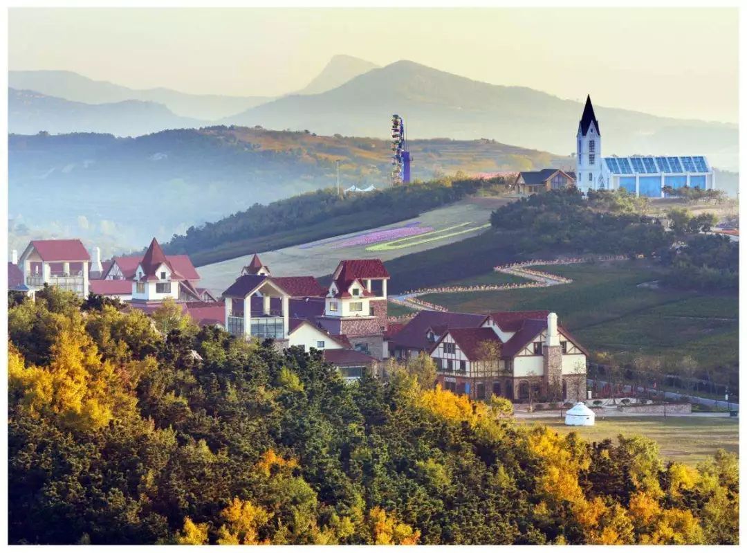 美丽的藏马山为青岛市黄岛区"七大景区"之一,主要座落在该镇,藏马山