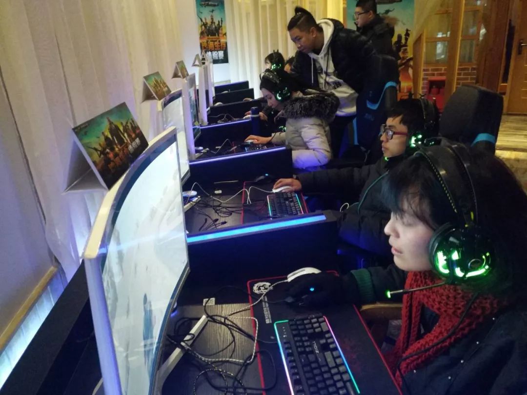 穿越火线沙海生存冬季训练营四川网吧体验赛火热进行中