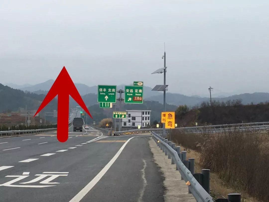 往宁都方向,转入泉南高速公路,并在宁都南互通转入宁定高速公路南下