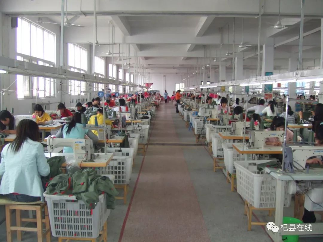 工作服定做：企业形象与职业素养的窗口