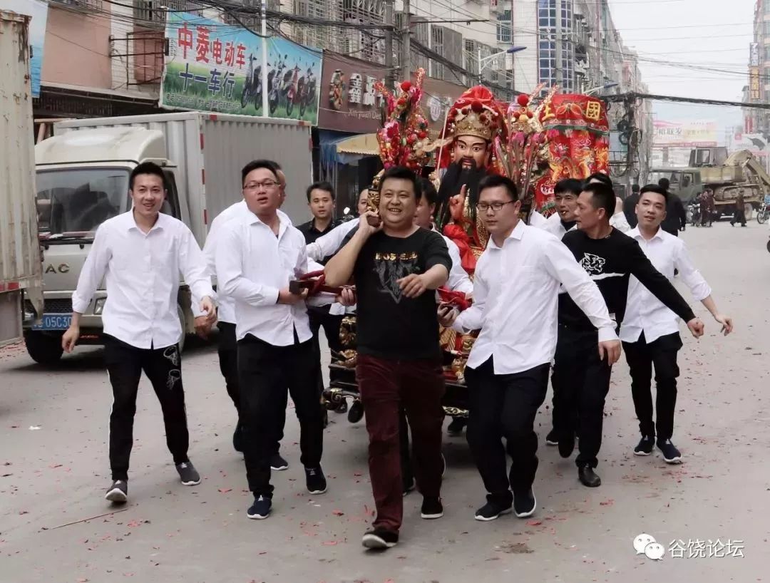 潮阳谷饶三山国王出巡,惊现超豪华供桌!