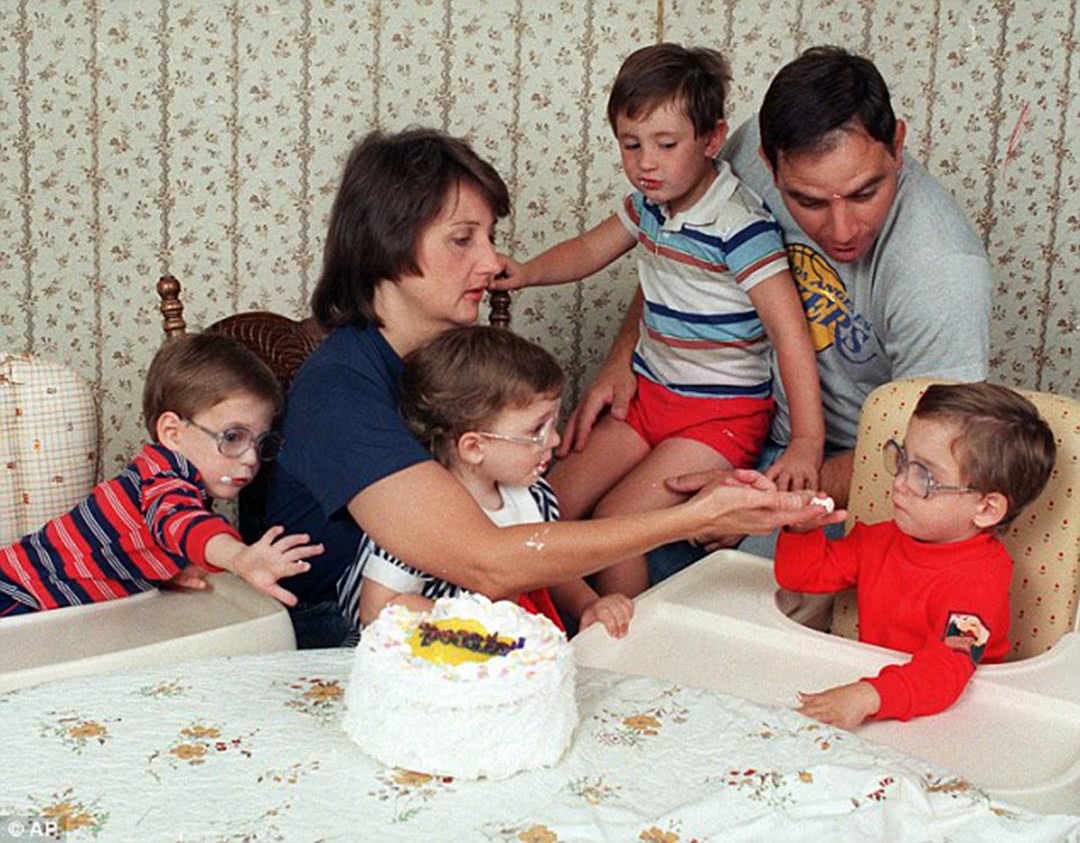 女子生下七胞胎只存活三个 之后又生下双胞胎