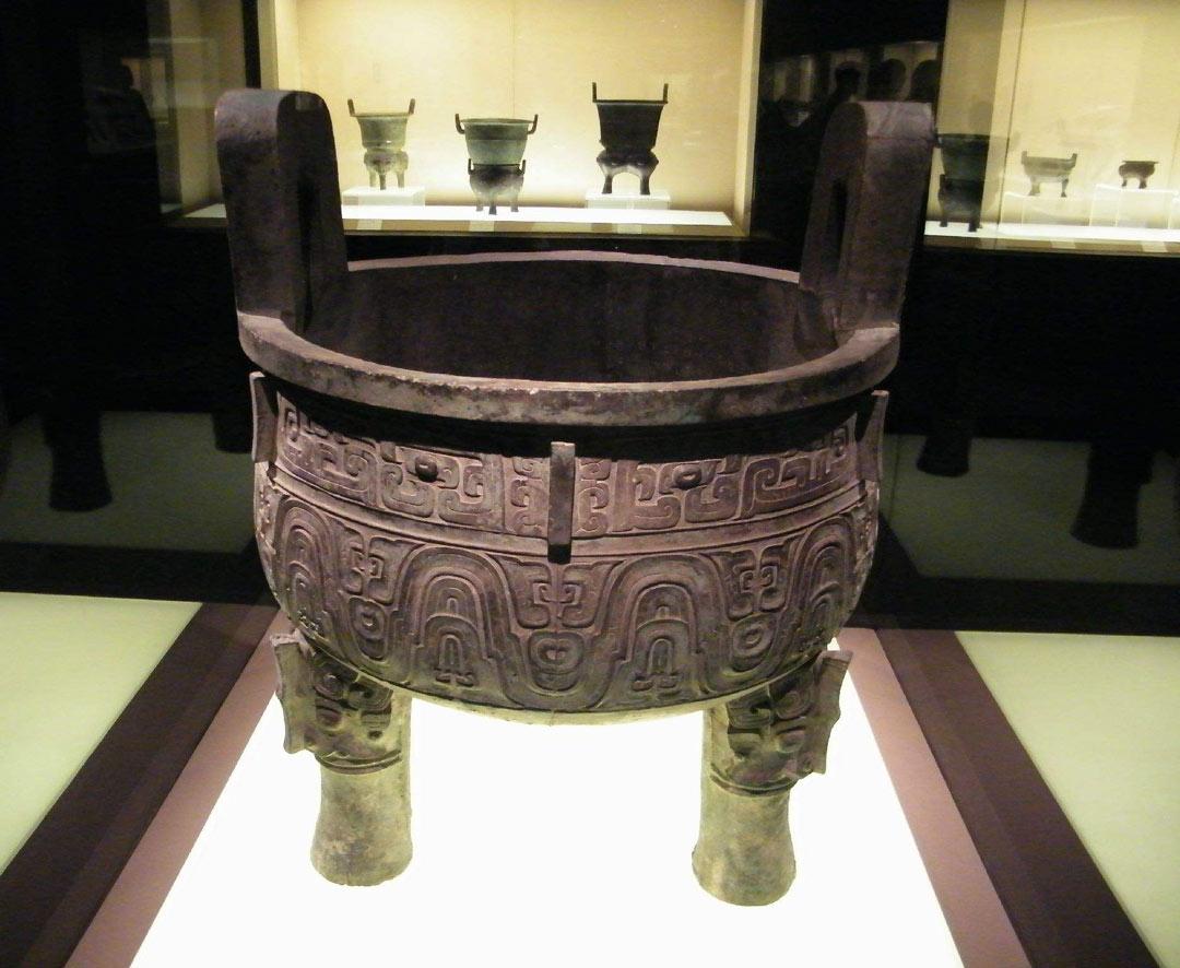 西周大克鼎——海内三宝之一大克鼎又称膳夫克鼎,清光绪年间出土于