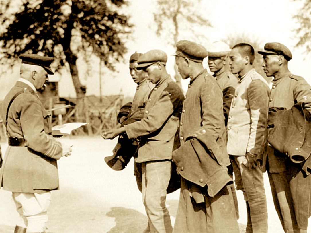 挖战壕修铁路清战场一战期间中国劳工