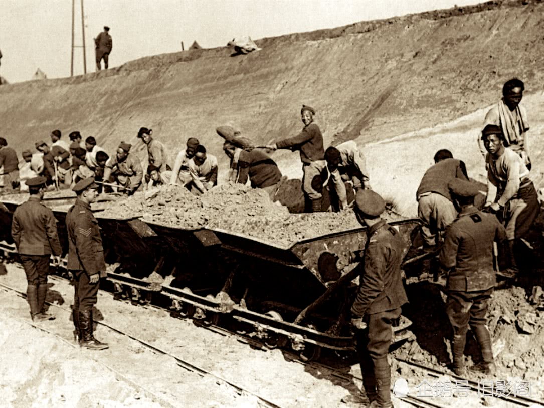 挖战壕修铁路清战场 一战期间中国劳工
