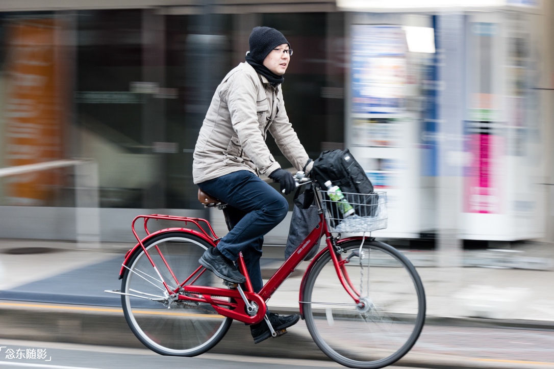 日本街头未见共享单车铺天盖地 骑自行车的是哪些人?