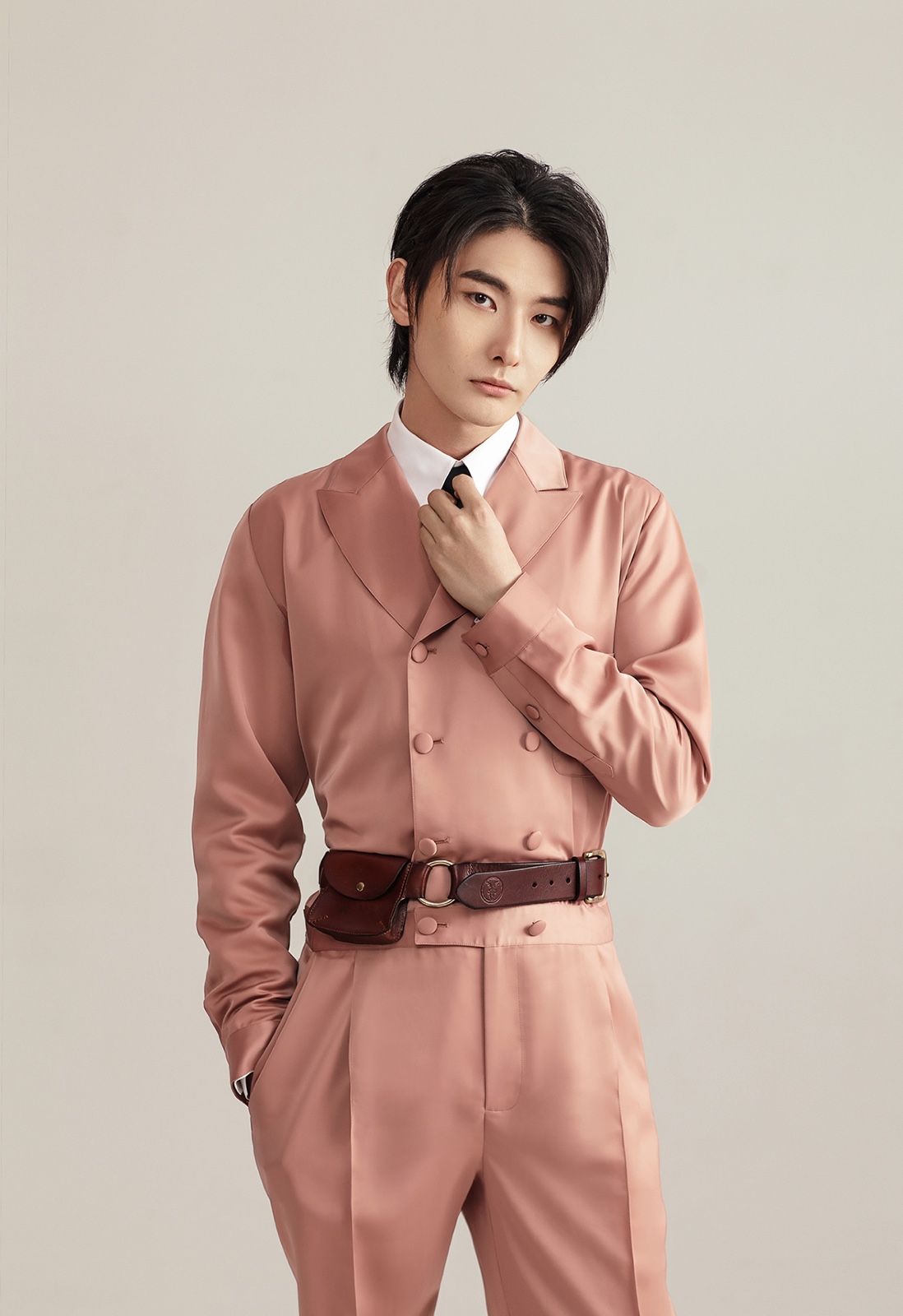 《艳势番之新青年》冷傲睿医王瑞昌海报曝光 热血不羁书写传奇