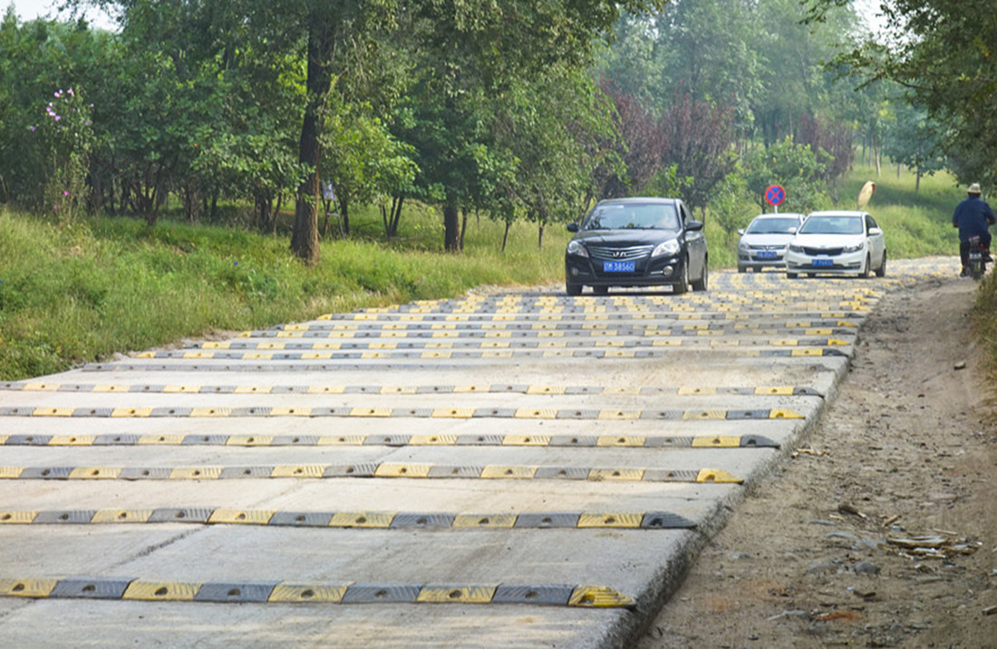 中国最牛"搓板路",120米80条减速带,比蹦迪还刺激!