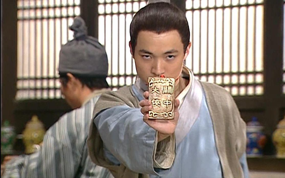 在《武林外传》剧中"掌柜的"是衡山派已故前掌门莫小宝之妻,学历未知