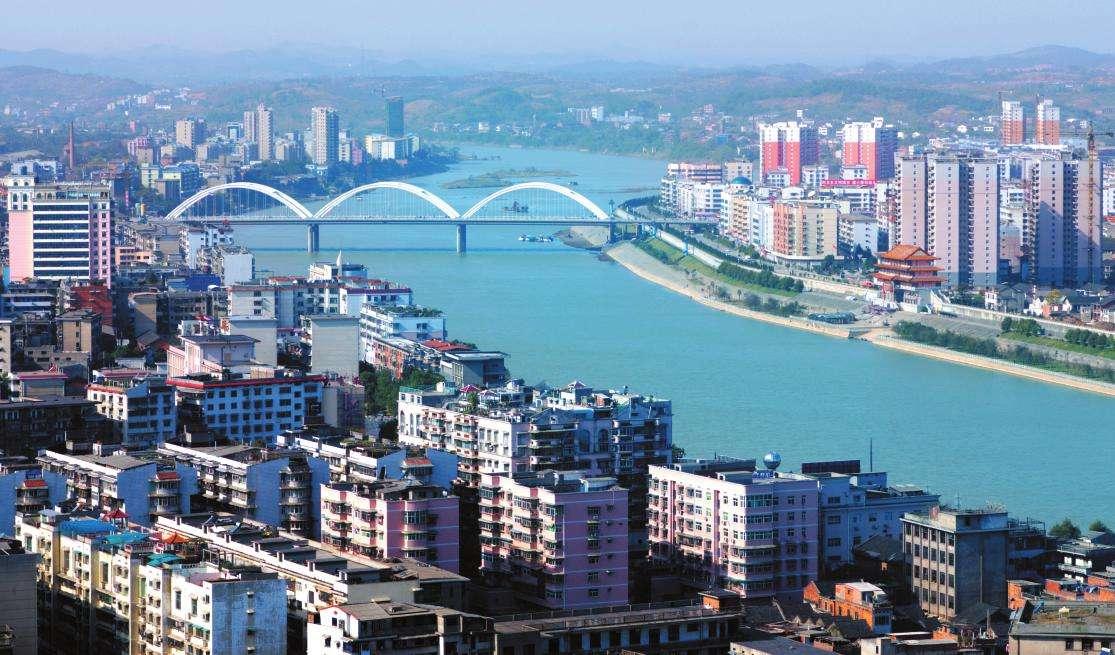 新邵县坪上镇设有邵阳北站,距离邵阳市区有50多公里到新邵阳县城也有