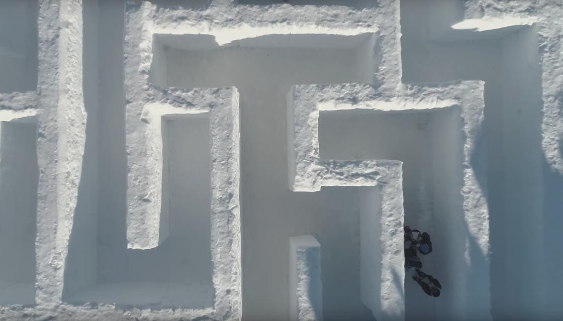 好玩!他们创造了世界上最大的雪迷宫