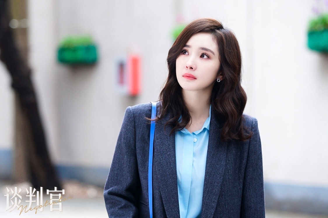 杨幂《谈判官》卖房化危机 化身"中国好女友"