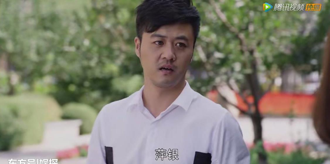 中,赵四媳妇闹了个大乌龙,老齐县长去世被她传成了齐三太去世,谢广坤