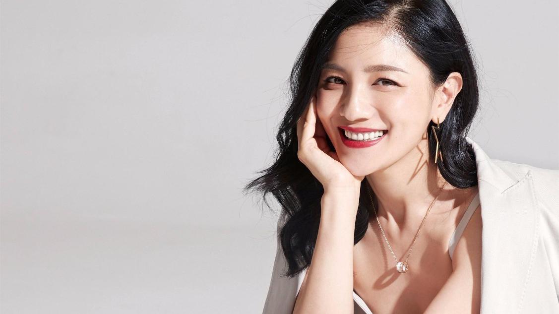 胡可晒小鱼儿弹琴视频 超陶醉被亲妈调侃鬼鬼祟祟