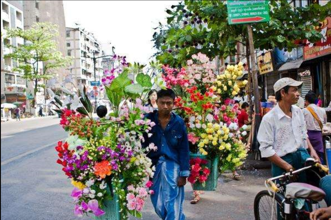 卖花小哥20年摆摊,靠一招年赚10亿,如今垄断全国鲜花市场