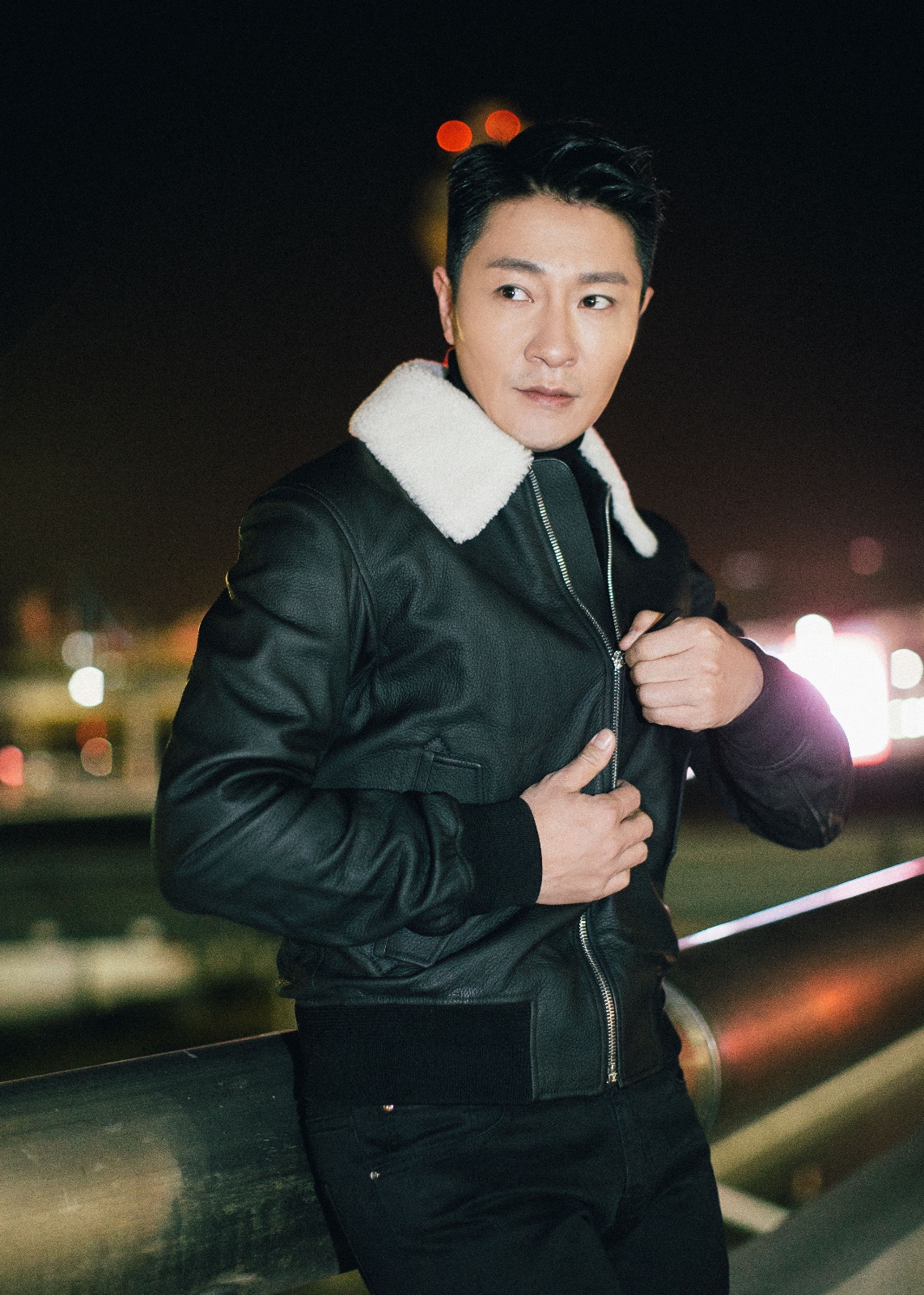 李宗翰机场街拍解锁时尚look "中国绅士" 制造商务摩登惊喜