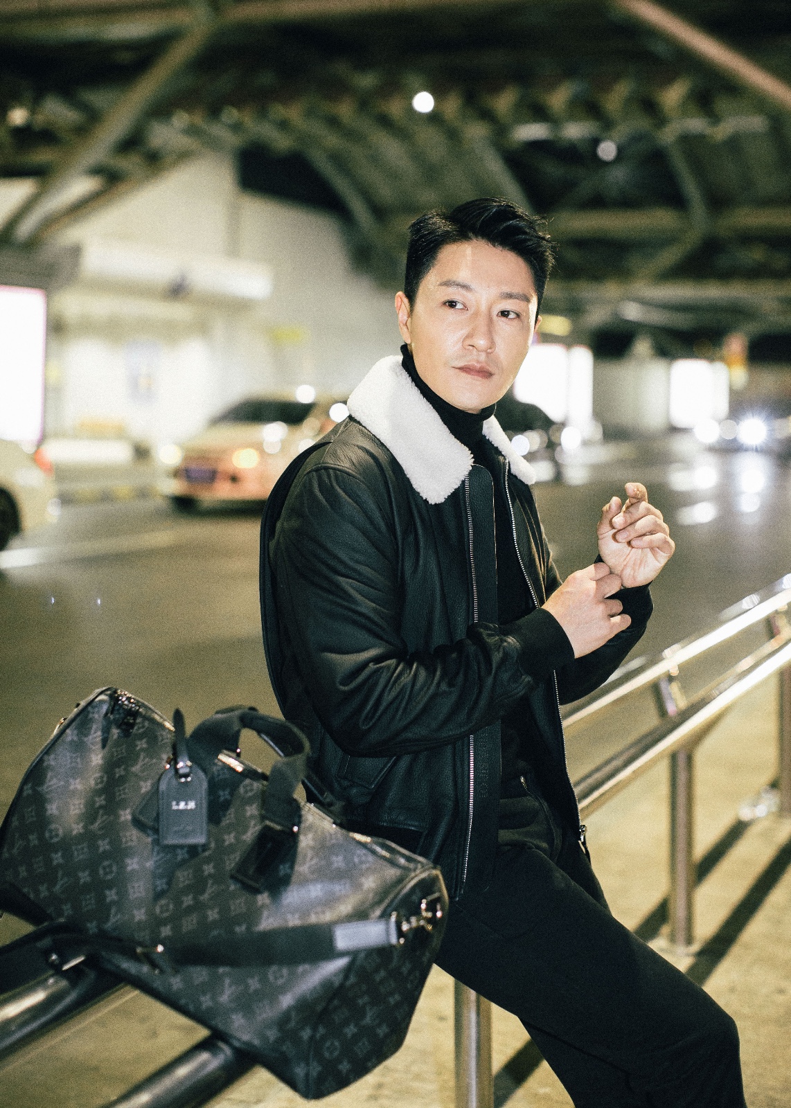 李宗翰机场街拍解锁时尚look "中国绅士" 制造商务摩登惊喜