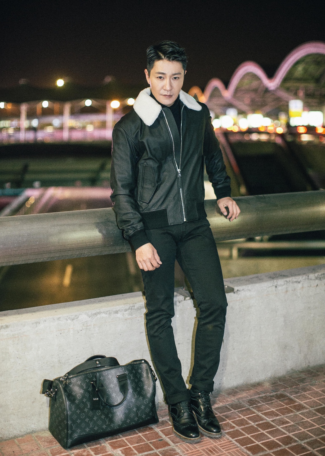 李宗翰机场街拍解锁时尚look "中国绅士" 制造商务摩登惊喜