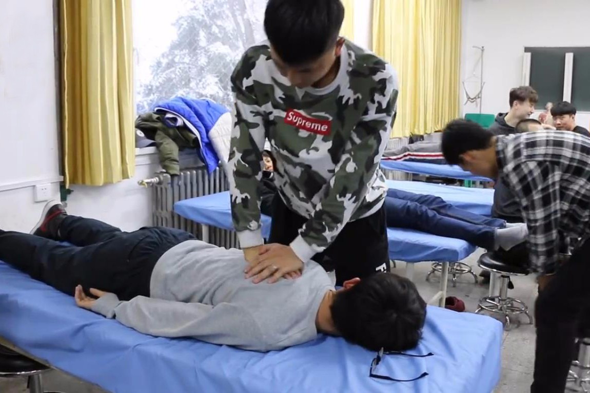 石河子大学学生吝彦枫表示,他觉得这门课不同于一般的课程,老师们进行