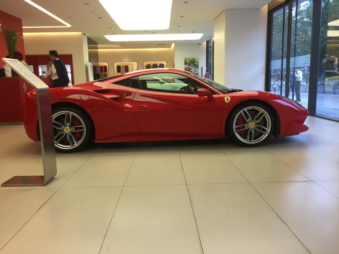 法拉利车队徽标,法拉利黄色制动卡钳,grigio ferro金属喷漆锻造轮毂