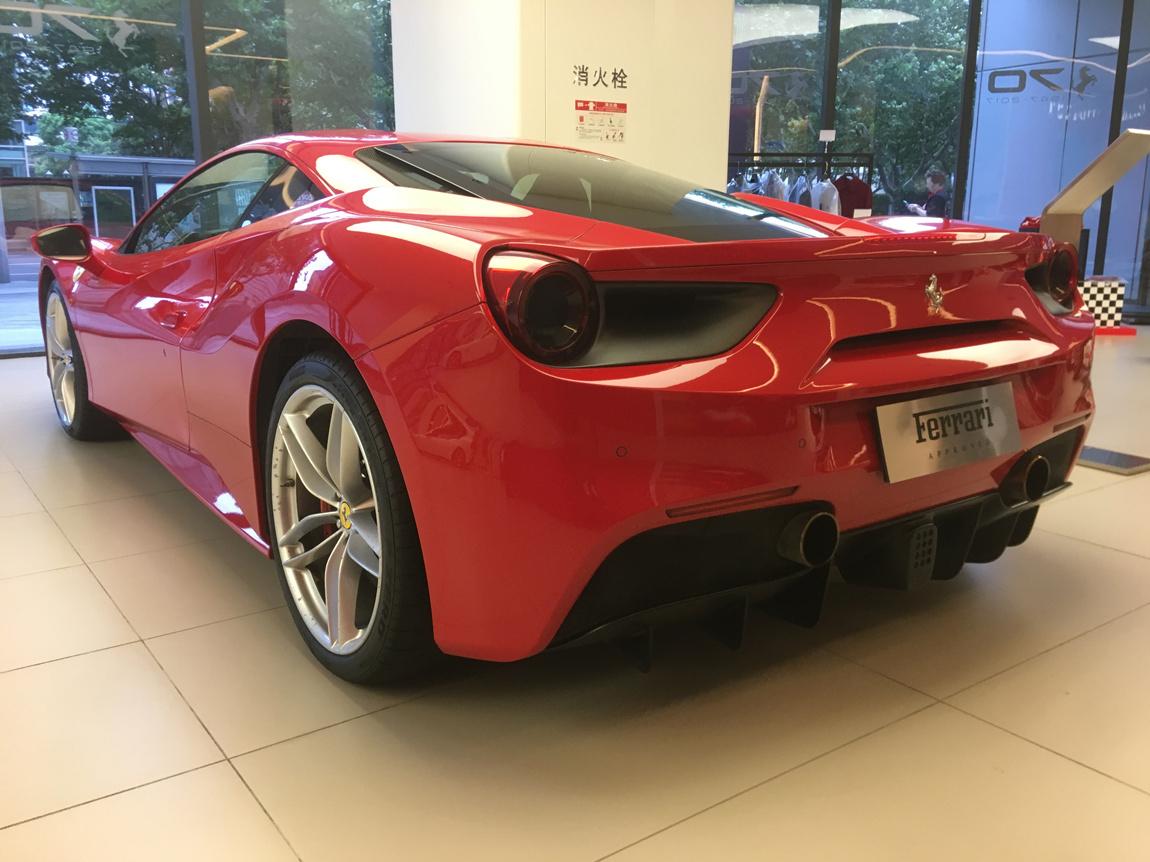 法拉利车队徽标,法拉利黄色制动卡钳,grigio ferro金属喷漆锻造轮毂