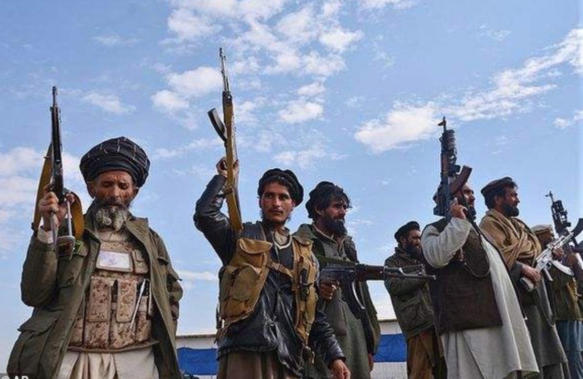 "神器"ak-47为何全球泛滥? 在枪支黑市里便宜论斤卖!
