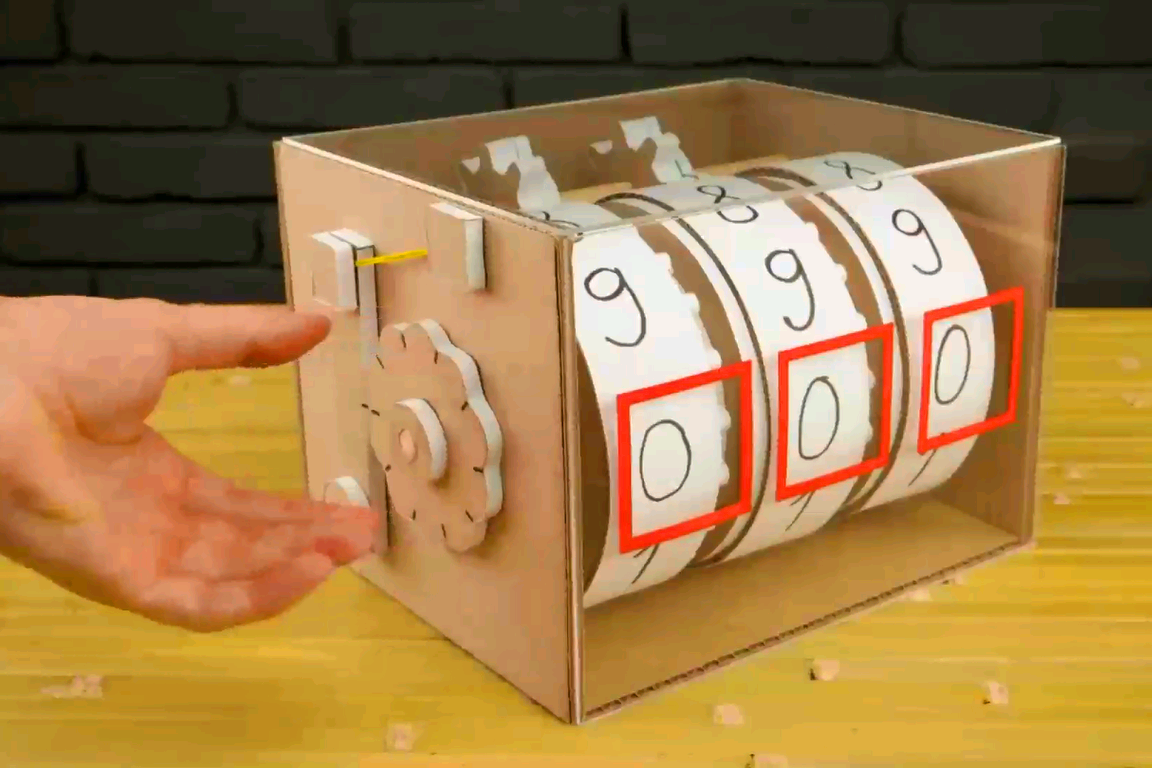 足智多谋的小伙自制一款迷你计数器,被他的手工创意彻底征服了