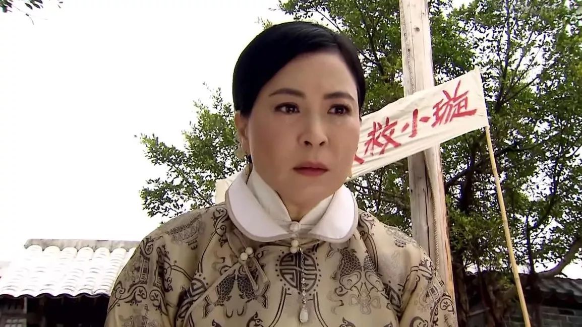 除此之外就是苏玉华饰演的二娘,身为管家很多事情蛮恶心人的,但是自己