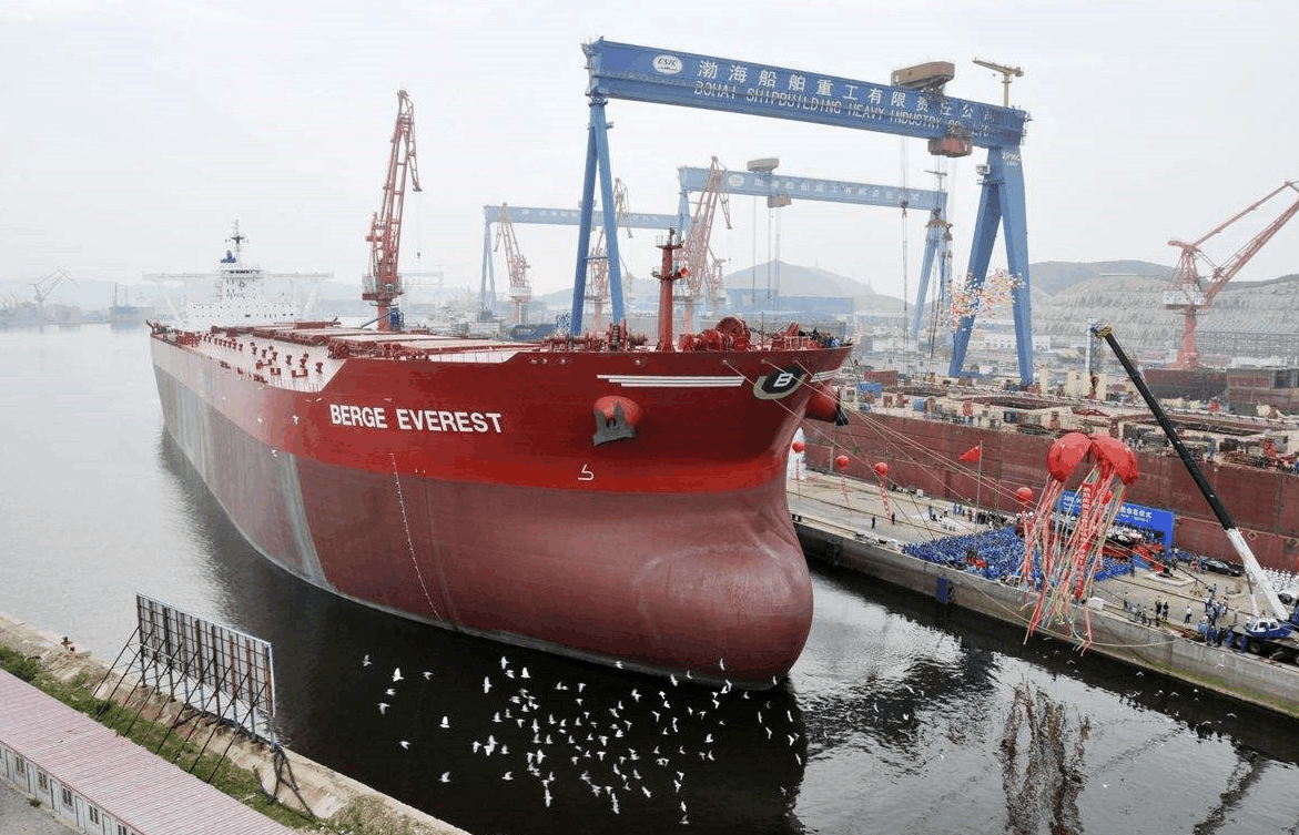 中国又造一大船,船高相当于10栋楼,甲板面积有3个足球场那么大
