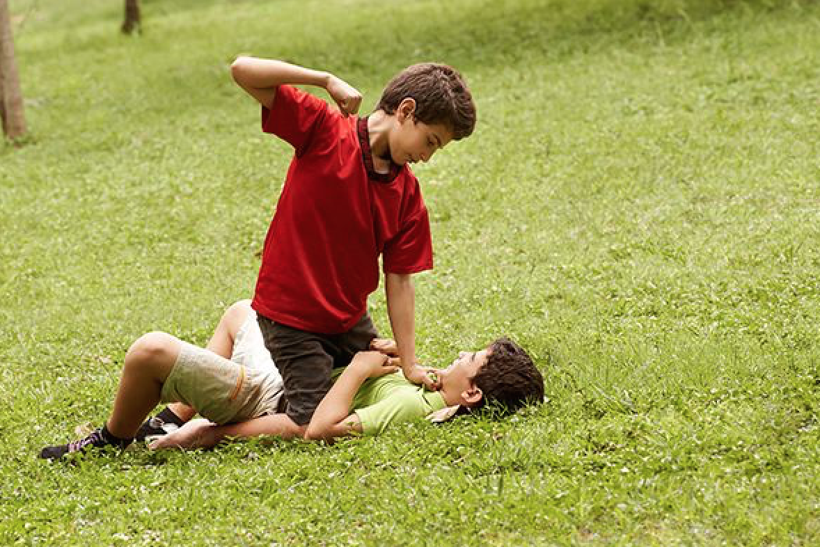 孩子被欺负被打了,聪明父母一定要这样做,否则孩子吃亏一辈子