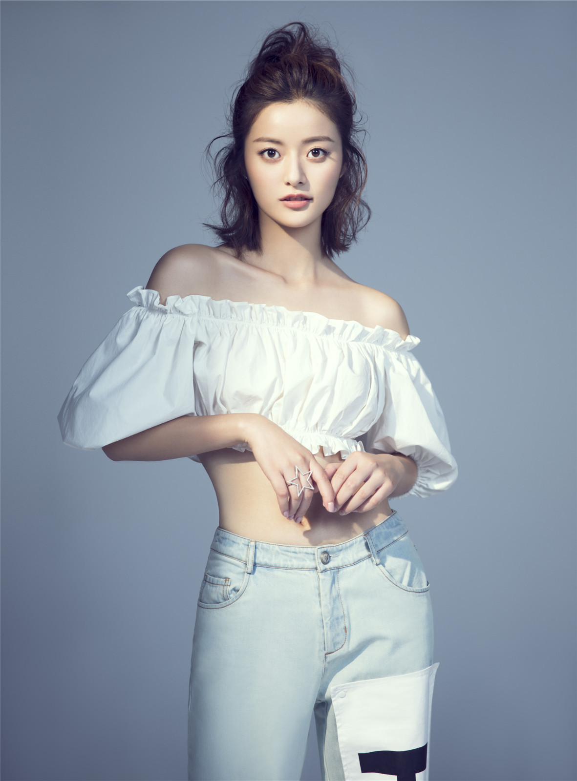 乔璇最新写真上线 俏皮灵动轻松hold住运动风