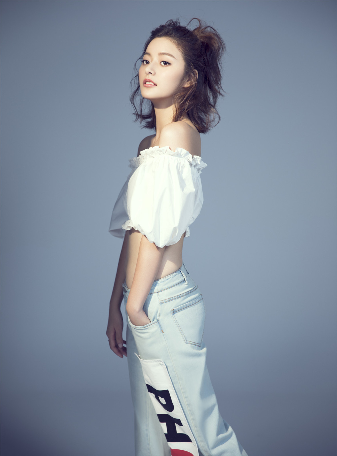 乔璇最新写真上线 俏皮灵动轻松hold住运动风