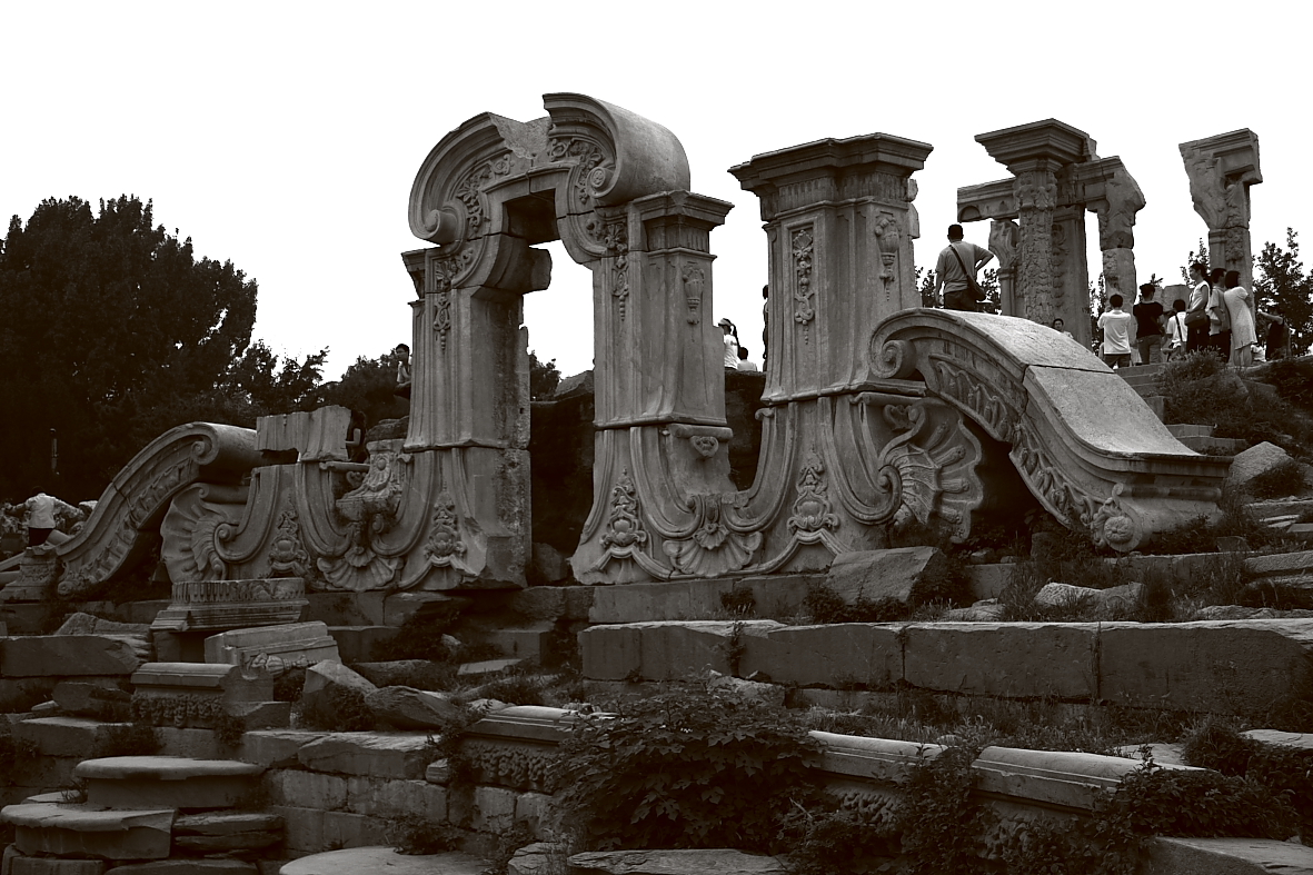 在周朝强盛的年代,各诸侯国基本能够按照规定朝觐与进贡;但在周平王