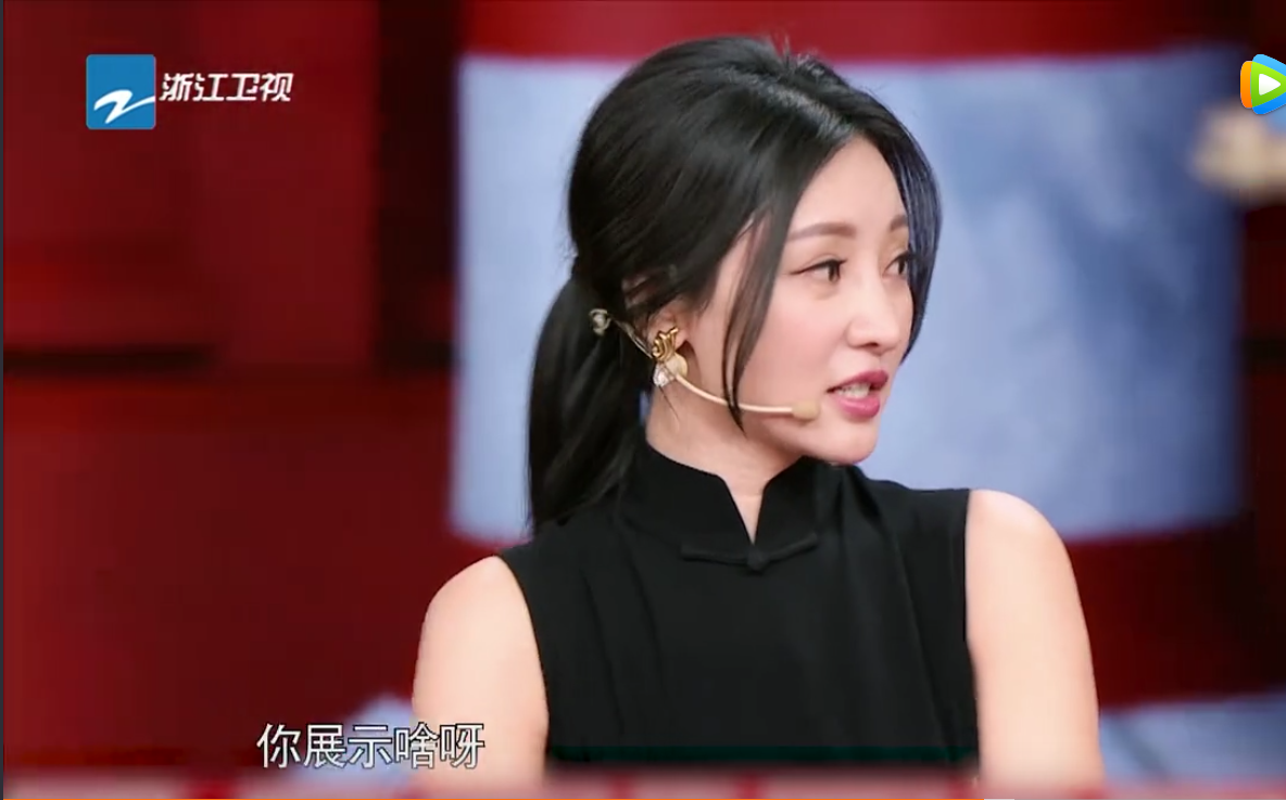 柳岩穿旗袍搭档卢鑫玉浩第一次说相声,网友:大长腿美翻了_新浪看点