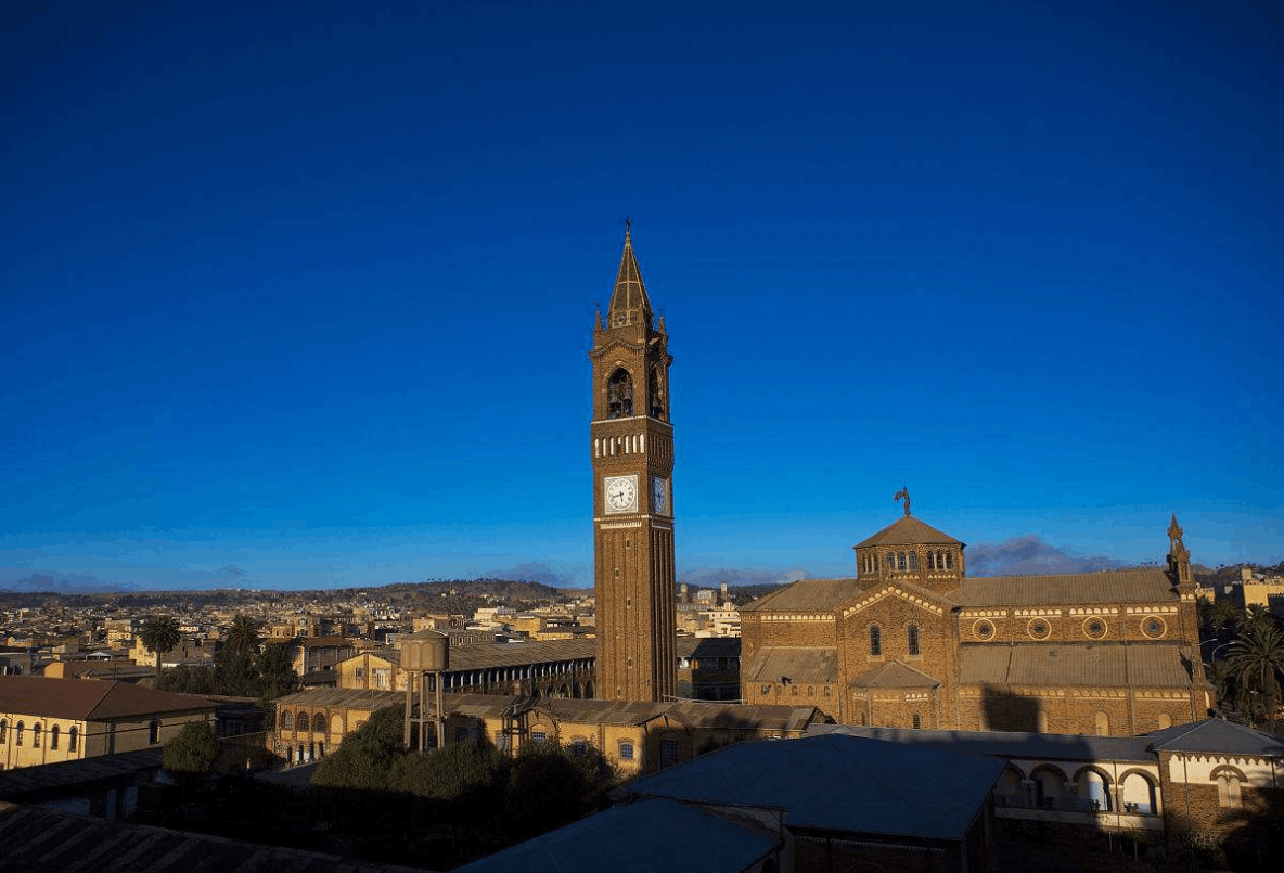 国土上还存有大量的历史遗迹,阿斯马拉皇宫和阿斯马拉大教堂是当地最