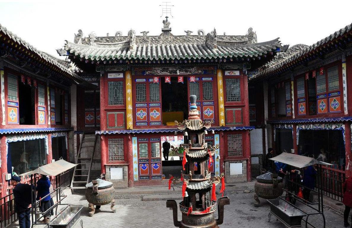 一进道观就起鸡皮疙瘩(进庙里起鸡皮疙瘩不害怕)