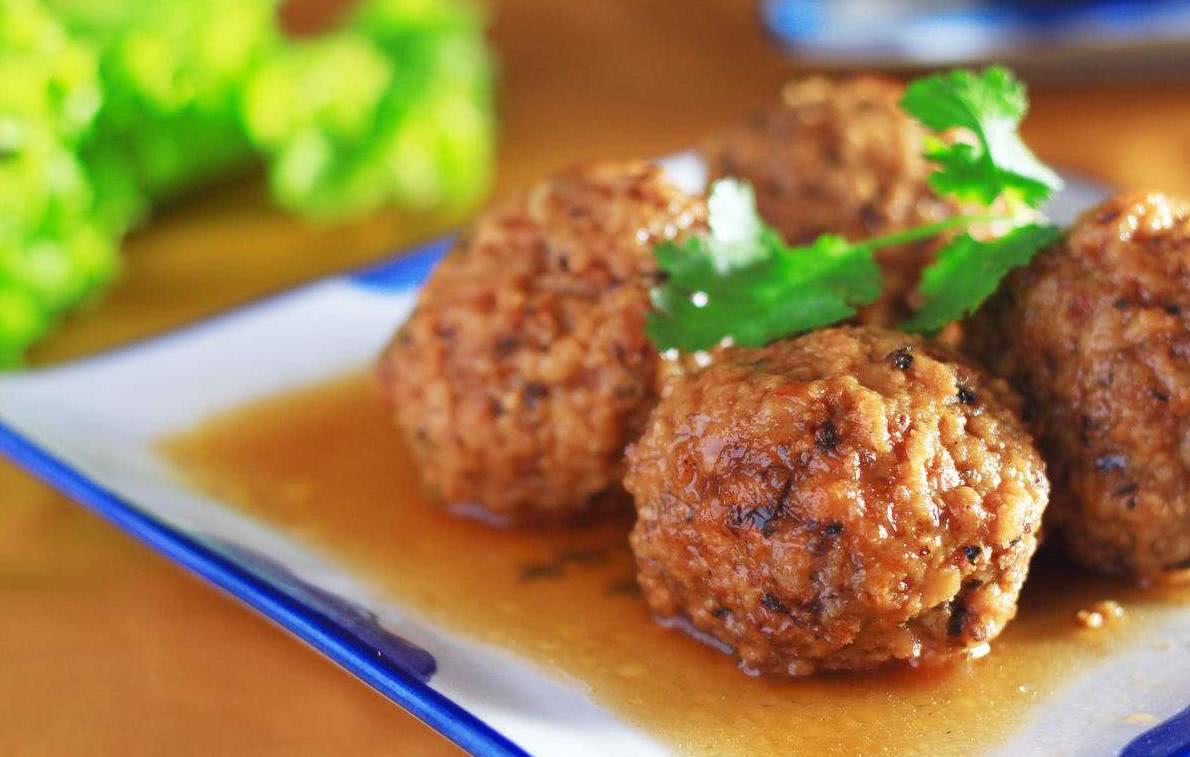 寓意吉祥如意的四喜丸子,好吃的关键是肉馅的调制,秘诀在这里