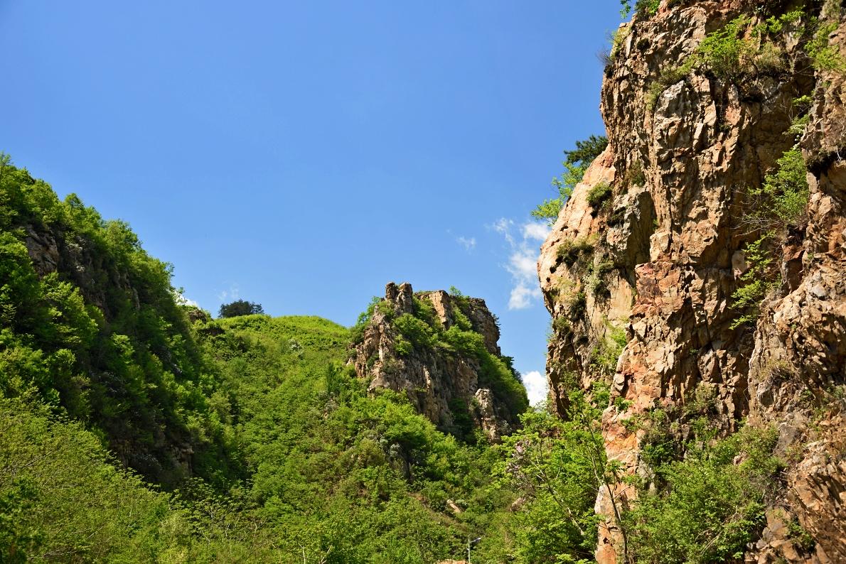 核伙沟,远山,田野,村庄,一派美丽宁静的景象