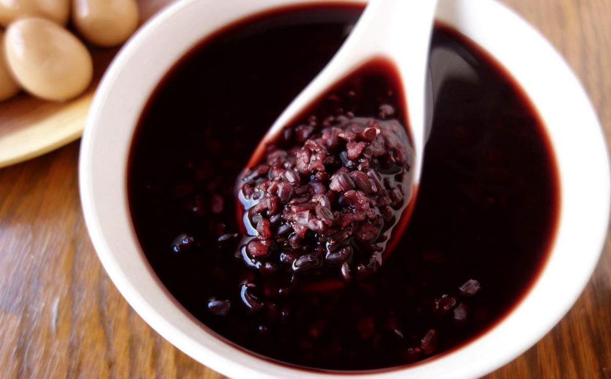 黑米粥怎么煮好吃? 秘诀在这里, 这样煮软糯可口, 喝起来唇齿留香