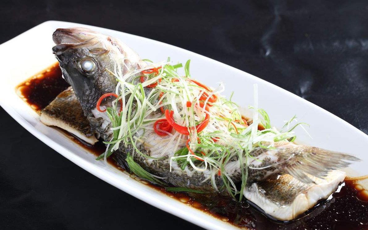 清蒸鲈鱼怎样做好吃?关键步骤在这里,这样做好吃又下饭!